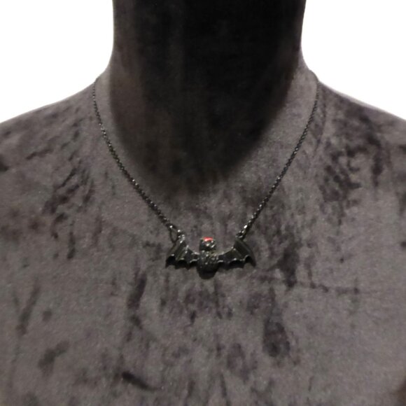 NEW 18” GOTHIC BEJEWELED VAMPIRE BAT WITH RED EYES CHOKER NECKLACE - Picture 2 of 9